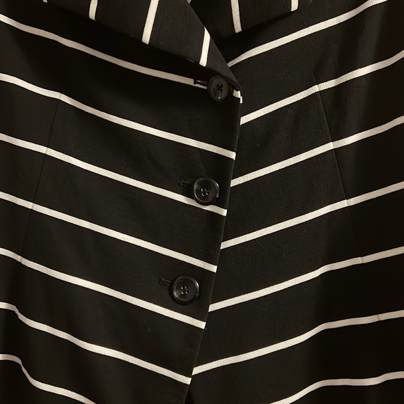 Chicos Blazer Black with White stripes. Size 1 (M size 8) - Picture 8 of 16
